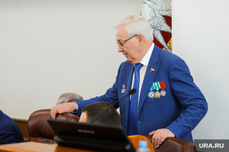 Юрий Карликанов решил остаться в политике