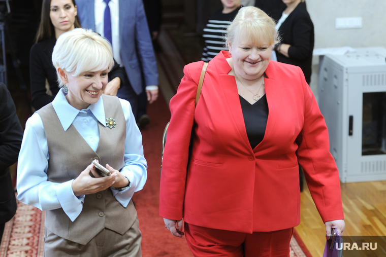 Ирина Буторина (справа) выбрала политический дауншифтинг
