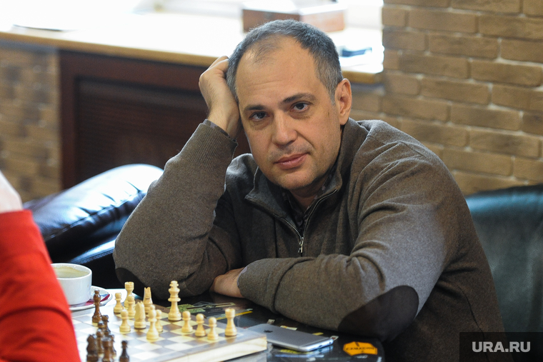 Дмитрий Довженко не хочет возвращаться в политику