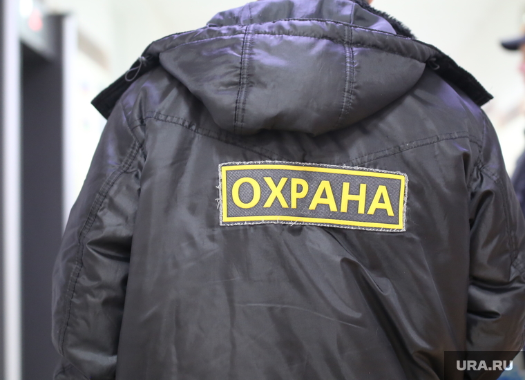 Женщины-нефтяники жалуются на досмотры мужчинами