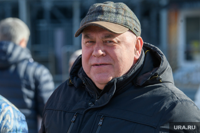 Андрей Карлов пока не может найти работу