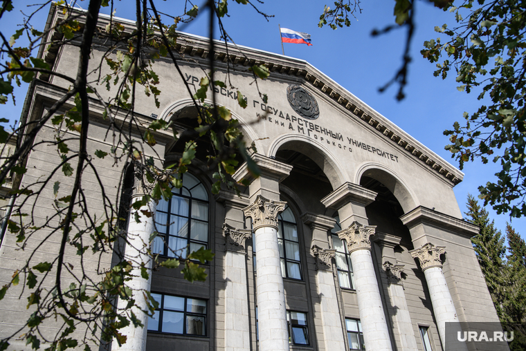 По слухам, новые выборы декана журфака пройдут осенью, после выборов губернатора Свердловской области. Считается, что к факультету приковано слишком большое внимание СМИ