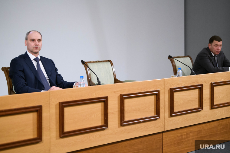 Евгений Куйвашев передал Денису Паслеру власть в конце марта