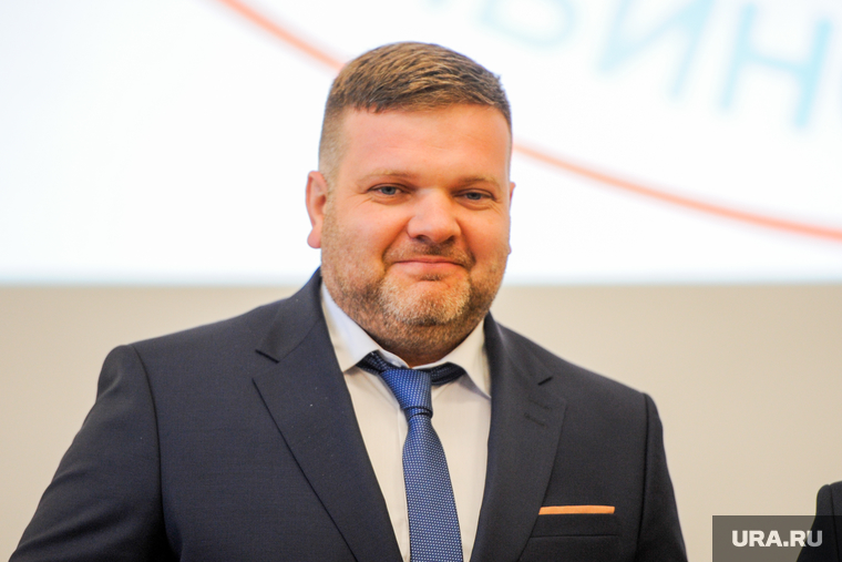 Максим Романов не тратит время на заседания областного парламента