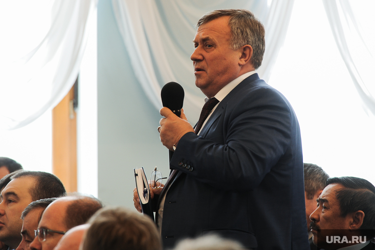 Михаил Молчан задумался — не стоит ли променять кресло главы муниципалитета на безмятежность рыбалки