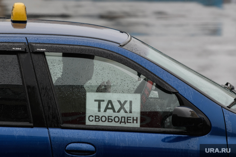 Таксисты борются за клиентов из отдаленных районов, но те отменяют заказы