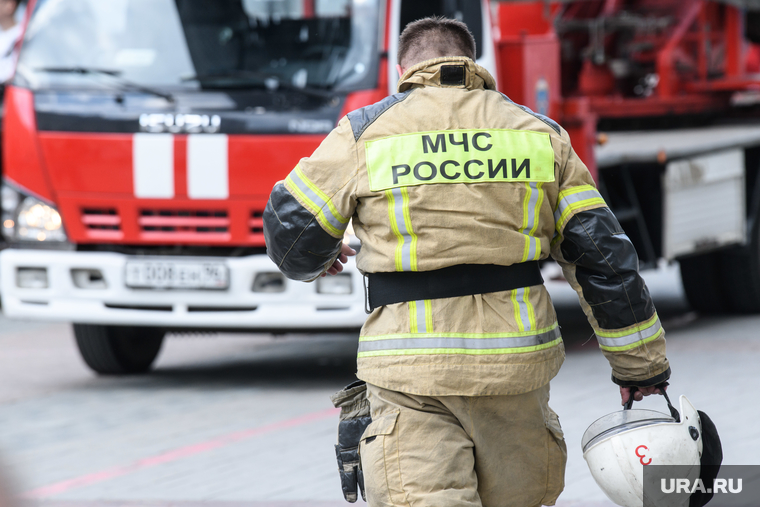 Показательные учения в Музее изобразительного искусства. Екатеринбург , мчс, чп, задымление, тушение пожара, чс, возгорание, пожарные, пожарный