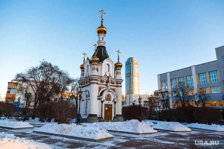 Снежный Екатеринбург, площадь труда, часовня святой екатерины, город екатеринбург