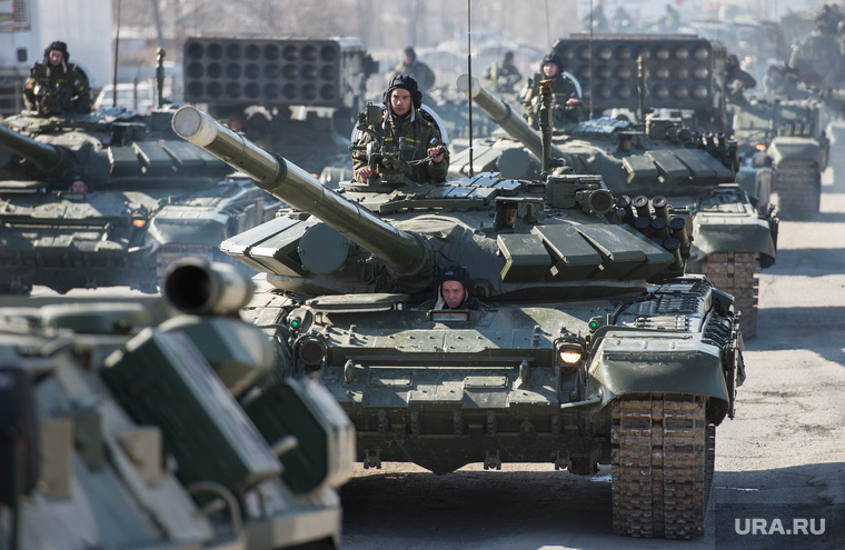 Первая репетиция юбилейного Парада Победы в Екатеринбурге на 2-ой Новосибирской, военная техника, армия, т-72, тяжелое вооружение, репетиция, танк