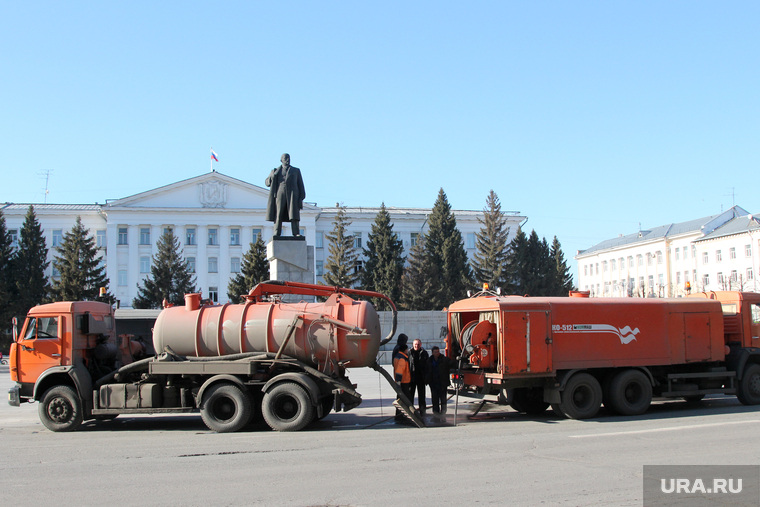 Город, пресс-конференция Заскалькина
Курган, площадь ленина, аварийная служба
