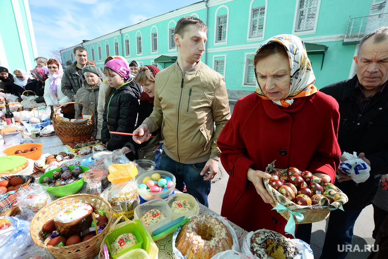 Освящение пищи и предметов перед Пасхой. Пермь, церковь, кулич, пасха, пасхальные яйца