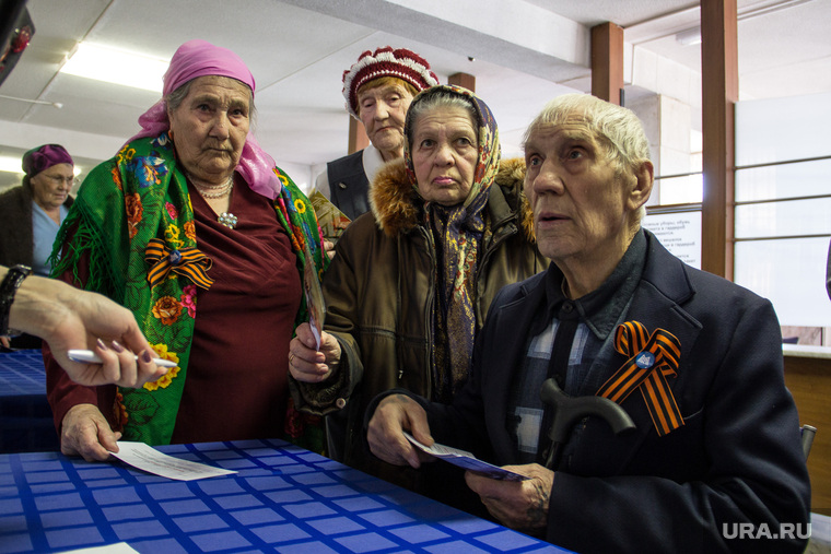 Вручение наград ветеранам ВОВ. ДТиМ. ДК им. Орджоникидзе. Магнитогорск, бабушки, дедушка, пенсионеры