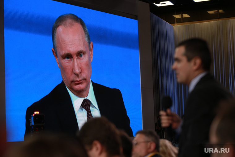 Пресс-конференция Путина. Москва, путин на экране