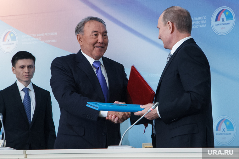 Путин и Назарбаев. Саммит Россия - Казахстан в доме Севастьянова. Екатеринбург, назарбаев нурсултан, подписание соглашения