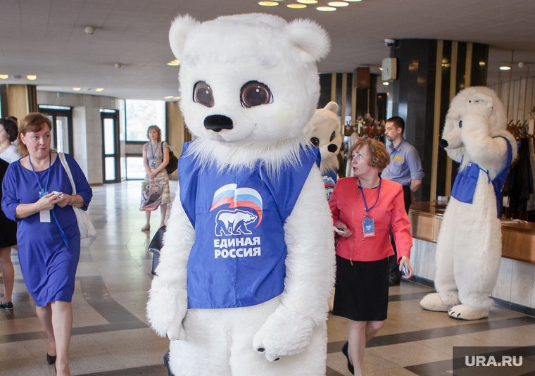 Губернаторские праймериз в Челябинске. 10.06.2014, ростовые куклы, медведь, единая россия, агитация