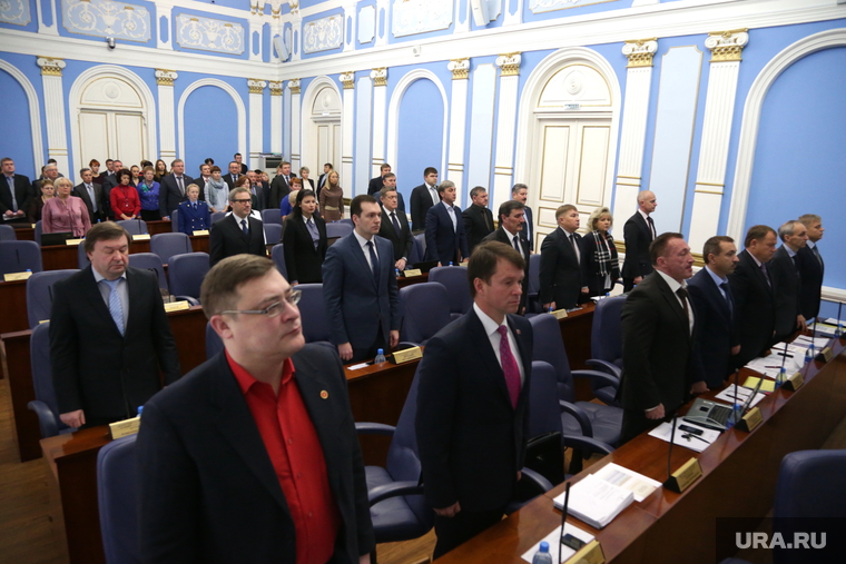 Депутаты Пермской городской Думы и сотрудники Администрации города. Пермь, депутаты стоят