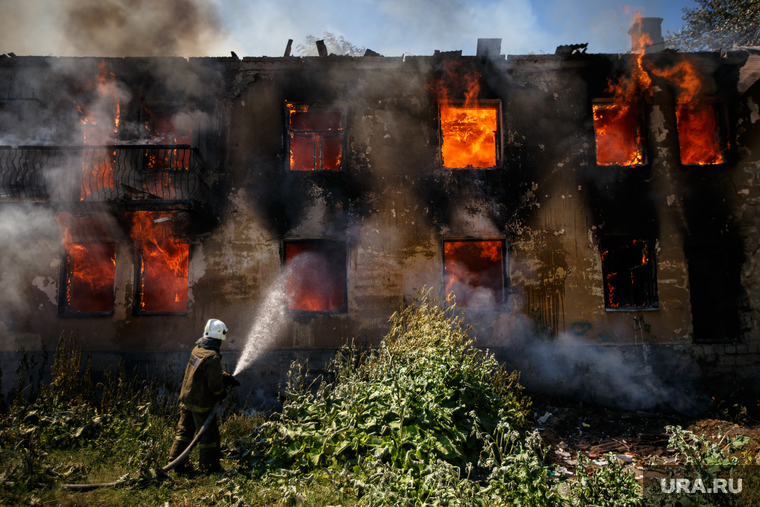 Пожар на Белинского, 163а. Екатеринбург, пожар, тушение огня, огонь