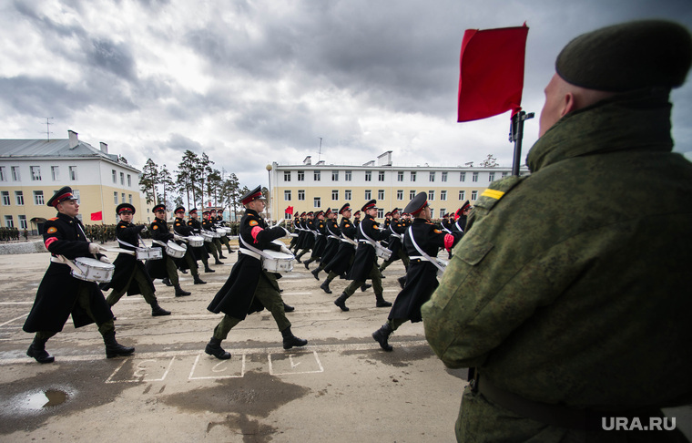 Репетиция парада Победы в 32-ом военном городке. Екатеринбург, барабанщик, суворовец, марш, сву, ходить строем, парад