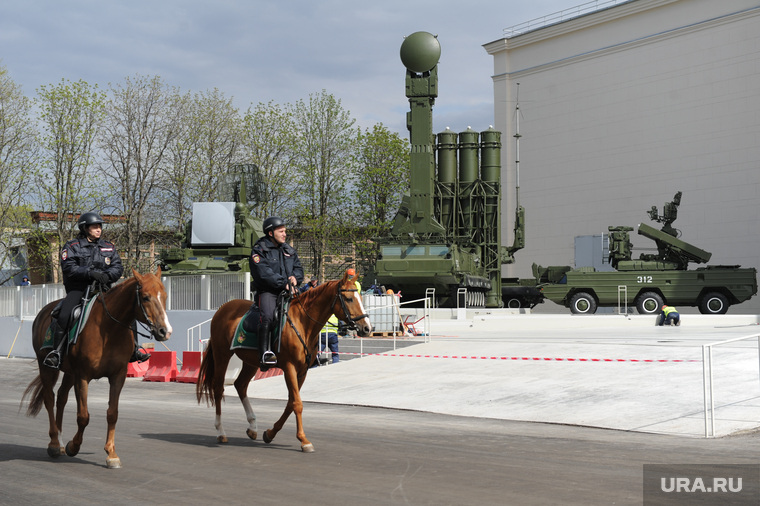Военная техника на ВДНХ. Москва, конная полиция, с-300, зрк