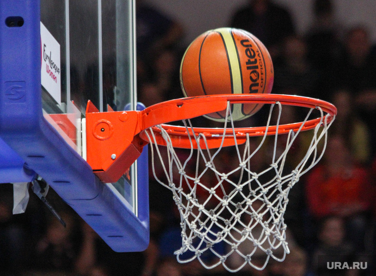 Спортивные клубы Екатеринбурга, баскетбол, баскетбольное кольцо, мяч в корзине, спорт