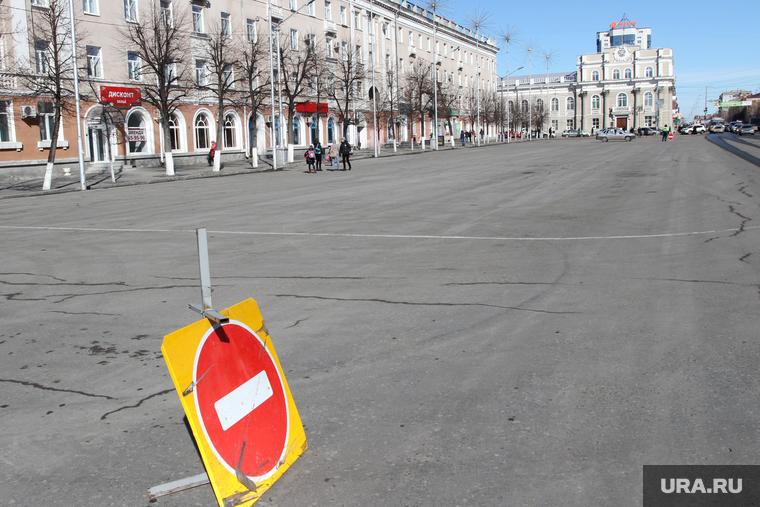 Площадь Ленина, сцена. Курган
, площадь ленина, дорожный знак, проезд закрыт