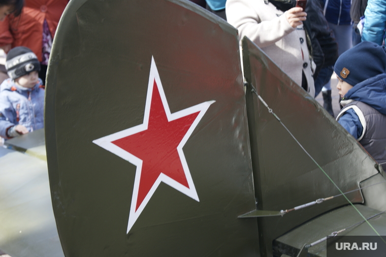 Парад Победы. Ханты-Мансийск, Нижневартовск, красная звезда