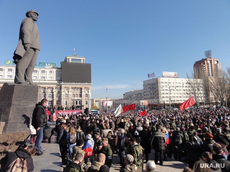 Празднование 23 февраля в Донецке, донецк, толпа