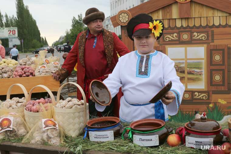 Пятый инвестфорум
Шадринск, ярмарка, народный костюм, пряники, мед, уличная торговля