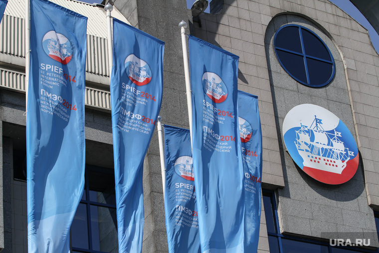 Петербургский международный экономический форум 2014: подготовка площадок. С-Петербург, пмэф, флаги