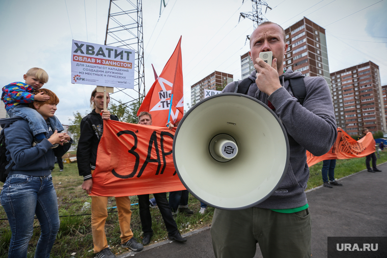 Шествие и митинг в поддержку мигрантов. Екатеринбург, хватит рабского труда, рупор, громкоговоритель