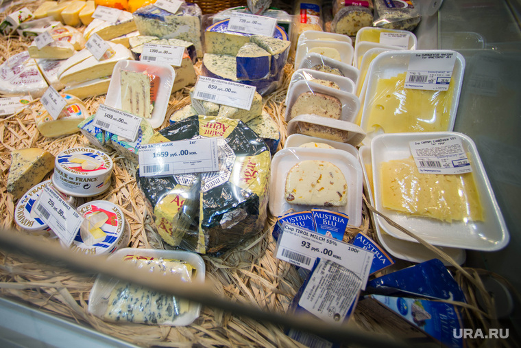 Цены и прилавки в "Перекрестке". Екатеринбург, продуктовый магазин, сыр, прилавок