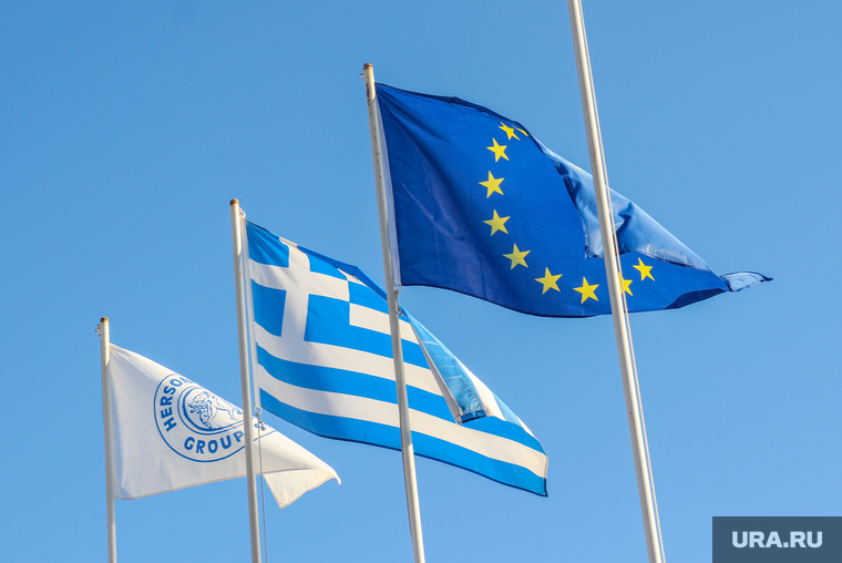 Санторини. Греция, флаг евросоюза, флаг греции
