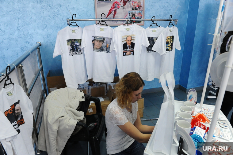 Чемпионат Европы по конькобежному спорту. Челябинск, футболки с путиным