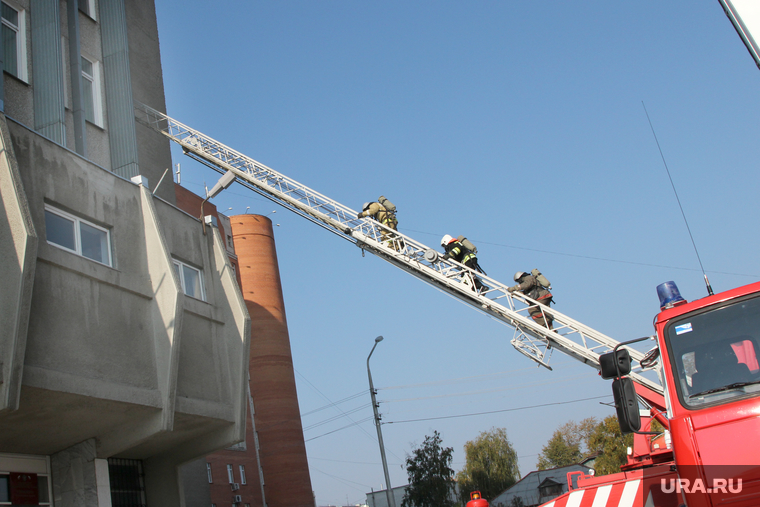 Учения МЧС (пожарные)
Курган, пожарная лестница