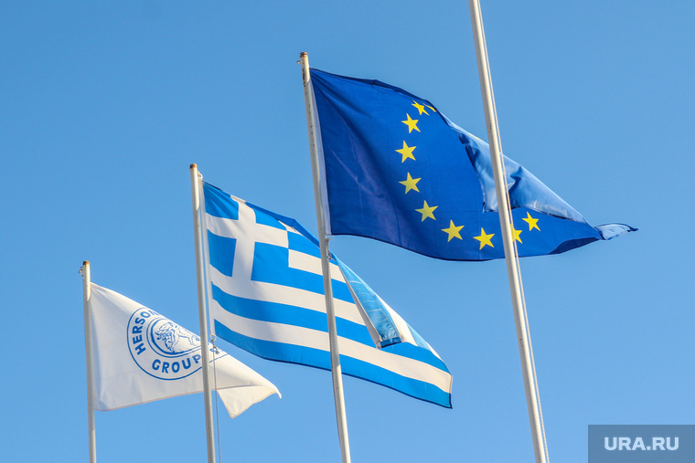 Санторини. Греция, флаг евросоюза, флаг греции