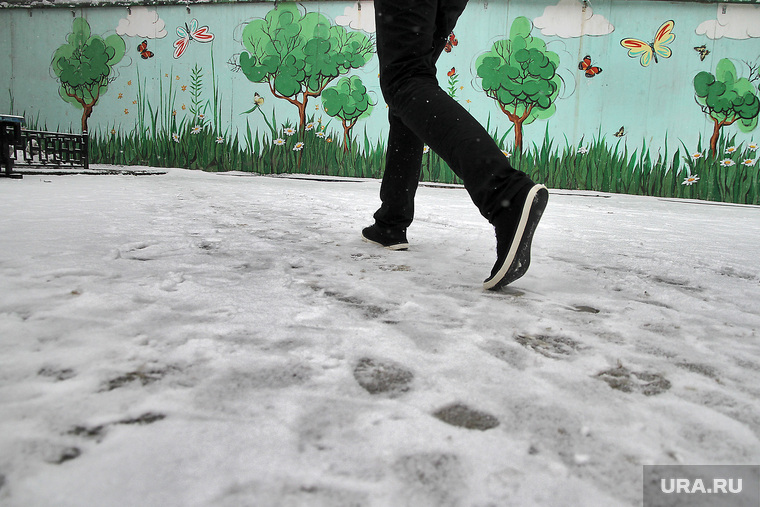 Снегопад. Екатеринбург, снег, зима, рисунок на стене