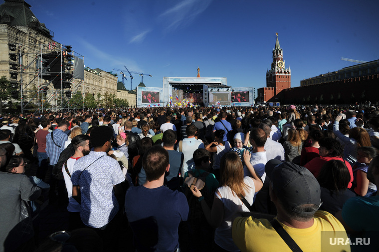 Концерт по случаю Дня России на Красной площади. Москва, концерт, толпа