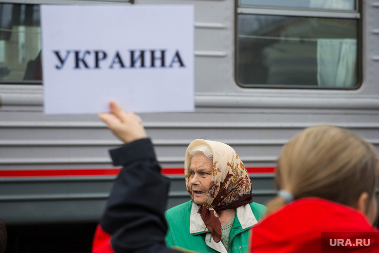 Беженцы с Украины на ЖД вокзале. Екатеринбург, украина, беженцы