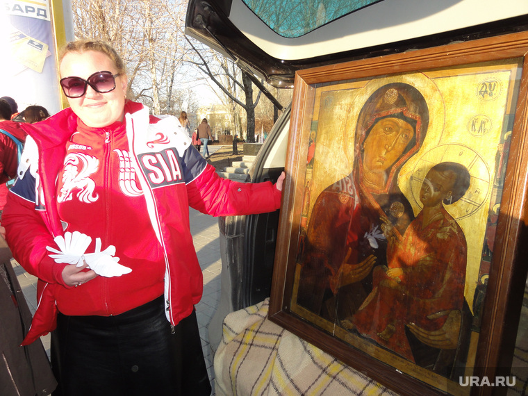 Мария Ципко с иконой в Донецке, ципко мария, тихвинская икона божьей матери