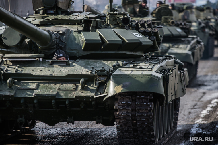 Первая официальная репетиция парада на улице Новосибирская 2-ая. Екатеринбург, военная техника, т-72, танк