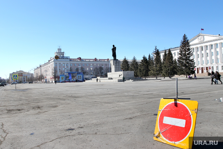 Площадь Ленина, сцена. Курган
, площадь ленина, дорожный знак, проезд закрыт