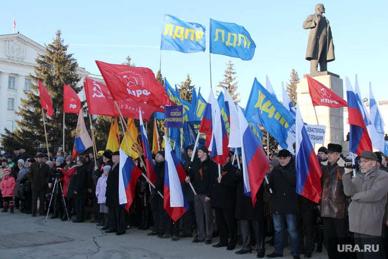 Митинг в честь присоединения Крыма к России
Курган, площадь ленина