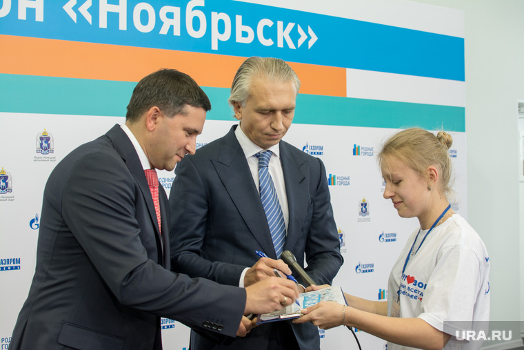 Поездка Кобылкина в Ноябрьск, 3 сентября 2015: МФЦ, перинатальный центр, стадион, народная программа , дюков александр, кобылкин дмитрий