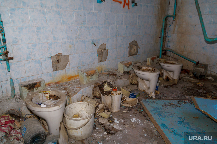 Рабочая поездка по городу №2. Екатеринбург, туалет, унитаз, разруха