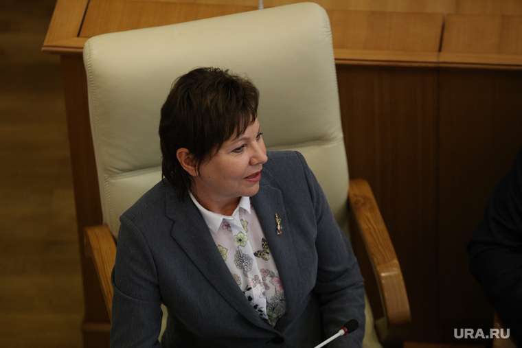 Заксобрание СО. Новая прическа Кулаченко. Екатеринбург, кулаченко галина
