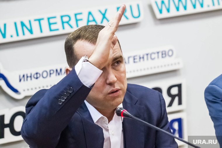 Шумков Вадим, директор департамента инвестиционной политики правительства ТО. Тюмень, шумков вадим, пионер, портрет, жест рукой