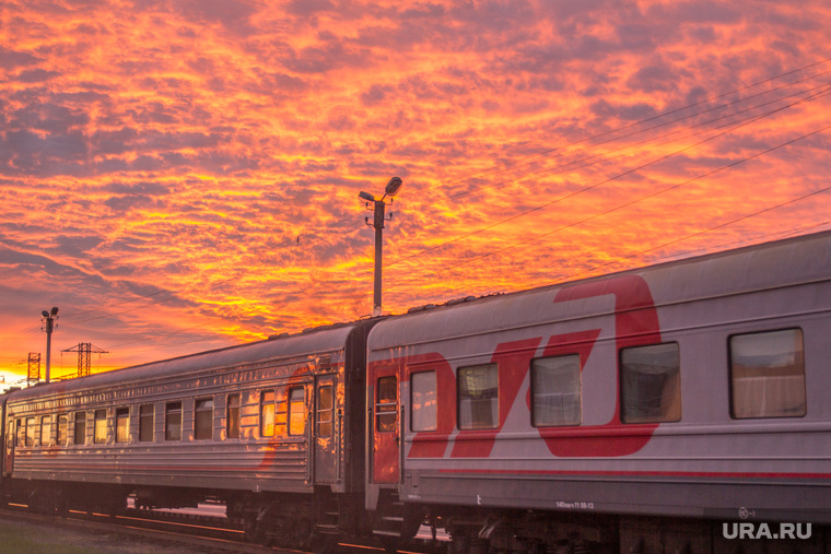 Клипарт. Нижневартовск, поезд, закат, вагон, ржд, зарево, вечер