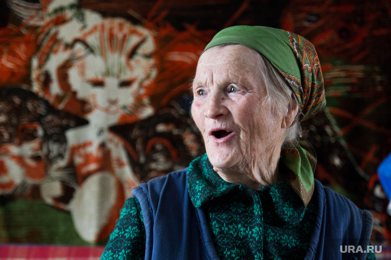 Деревня Сосновка. XMAO, пенсионерка, старушка, бабушка