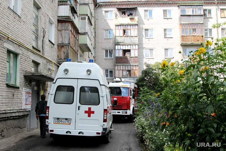 Пожар в доме
Курган, улица томина88, пожар в доме, пожарная машина