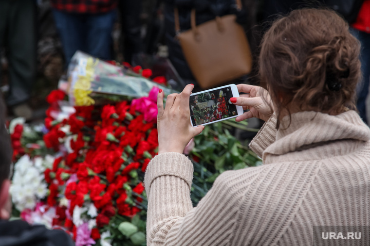 Посольство Франции в России. 14 ноября 2015 года. Москва, траур, посольство франции москва, цветы